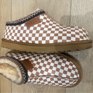 UGG Checkered Slippers - Tan and White